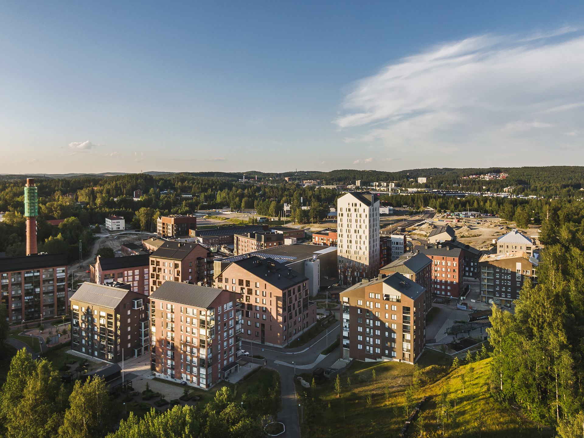 Jyväskylän Pergamenttitorin yleiskuva alueelta ilmasta käsin kuvattuna