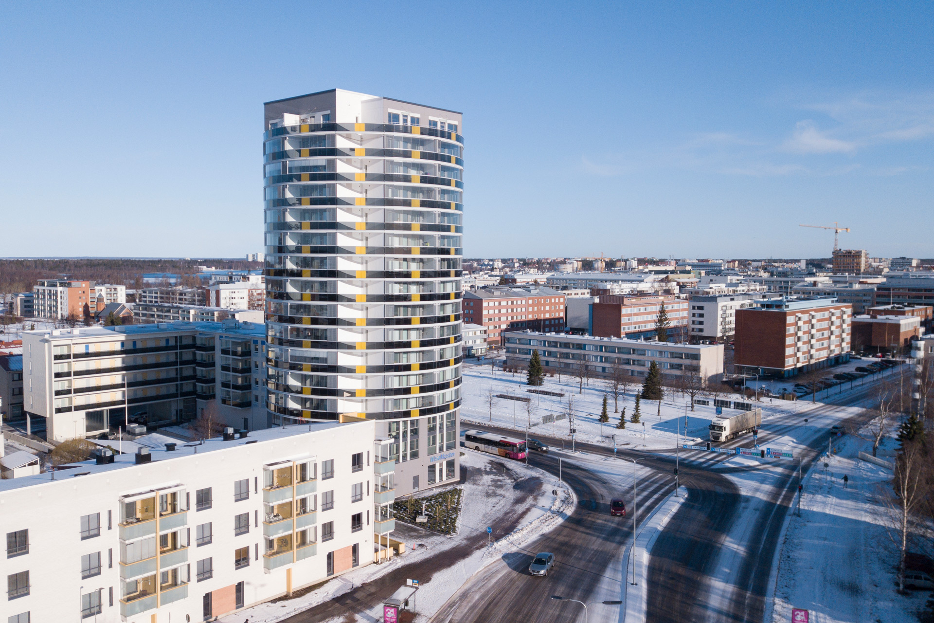 As Oy Puistovahti ja puistolinna nähtynä dronesta