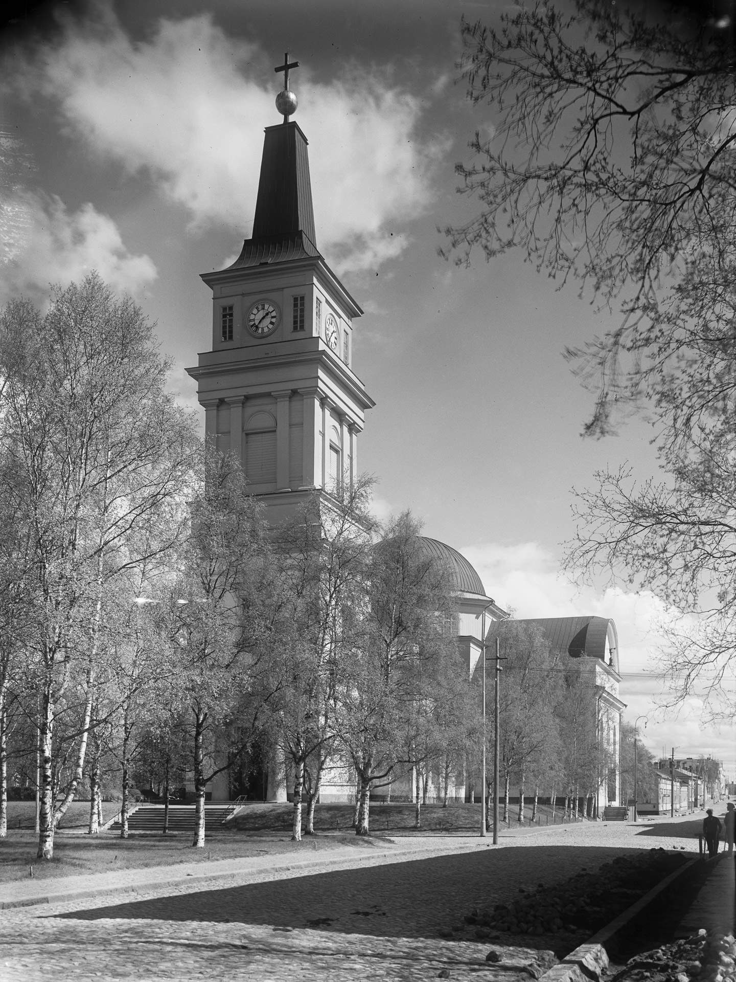 Oulun tuomiokirkko kajaanikadulta vuonna 1932