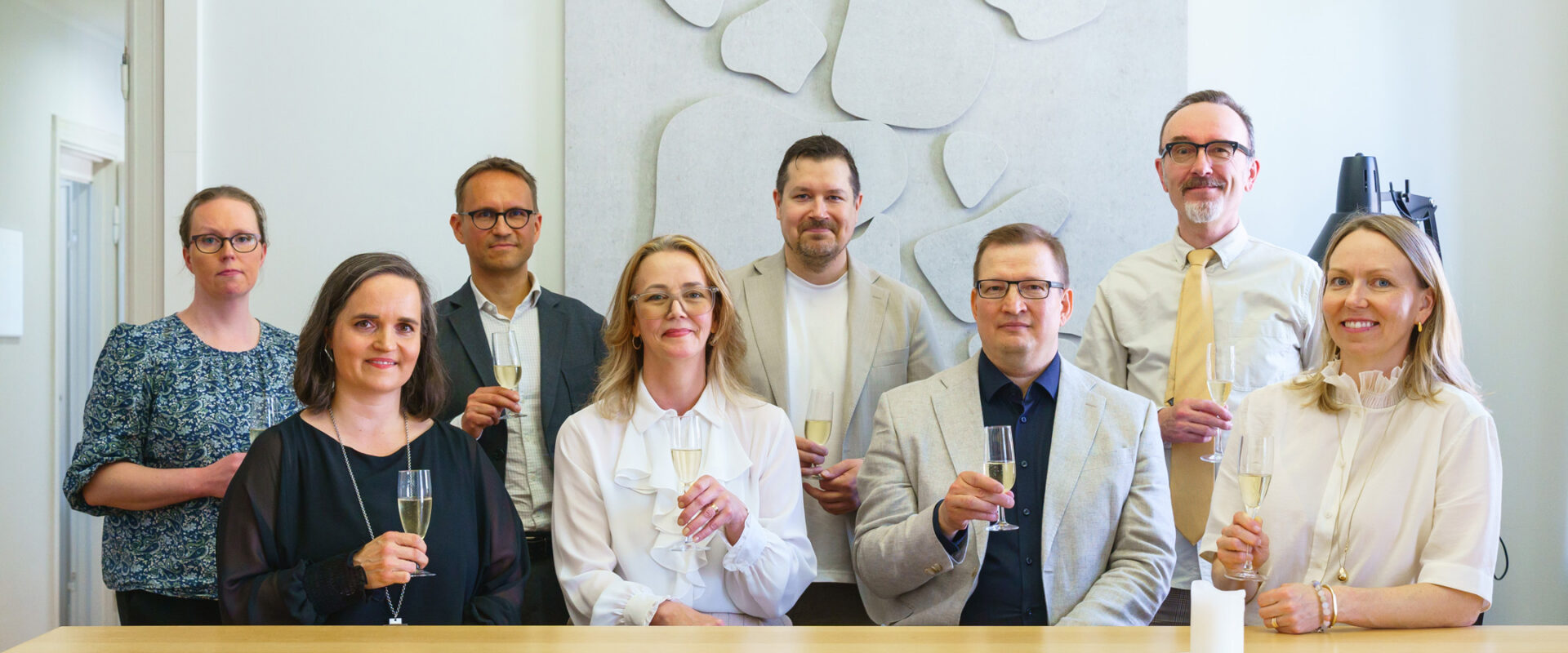 Arkkitehtiryhmä Reino Koivula osaksi UKI Arkkitehtejä yhteiskuva sopimuksen allekirjoittamistilaisuudesta